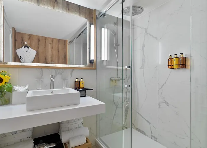 Boutique H10 Catalunya Plaza Hotel 3*